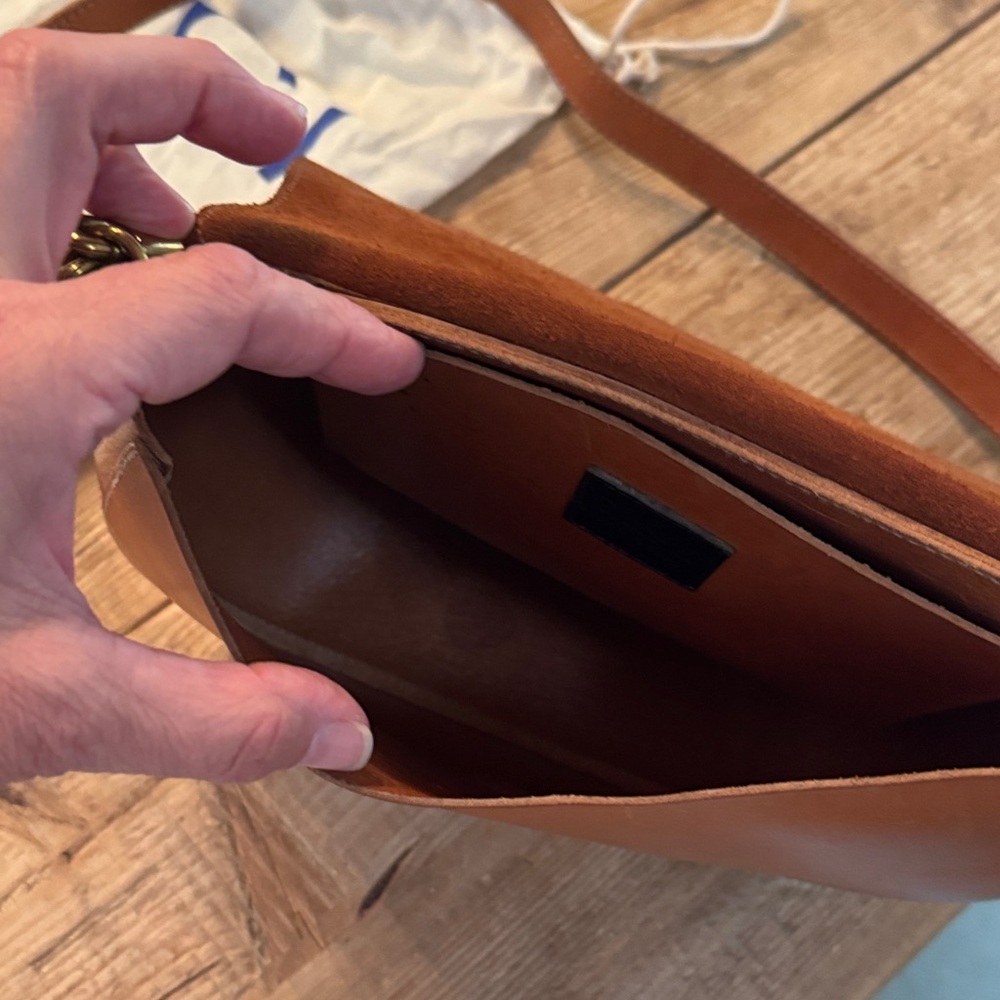 Elegant Tan Leather Shoulder Bag with Braided Accent - Picture 5 of 9